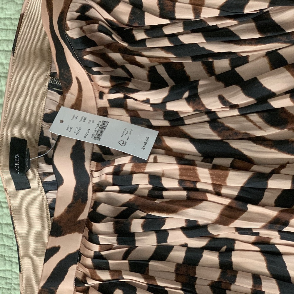 Banana republic animal print pleated skirt